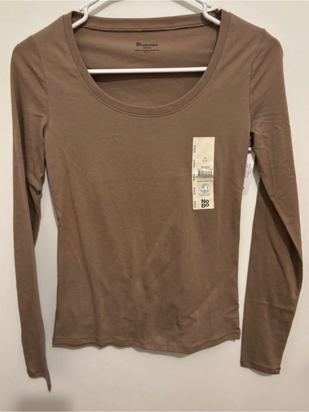 No Boundaries Women’s Long-Sleeve Scoop Neck Top in Taupe/Brown